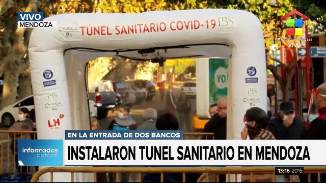 Informados de todo | Instalaron túneles sanitarios en la entrada de dos bancos en Mendoza