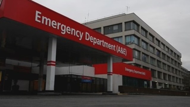 El Reino Unido registra un récord de muertes diarias y extiende confinamiento