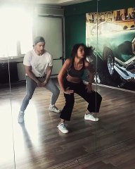 Demet Özdemir dansıyla sosyal medyayı salladı