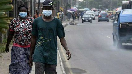 Koronavirüsten 12 kişinin hayatını kaybettiği Nijerya'da sokağa çıkma yasağını ihlal eden 18 kişi öldürüldü