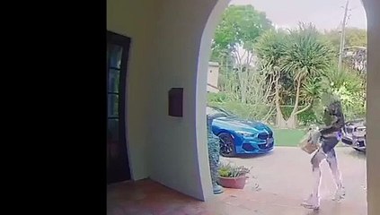 Gesto de estafeta na entrega de encomenda torna-se viral