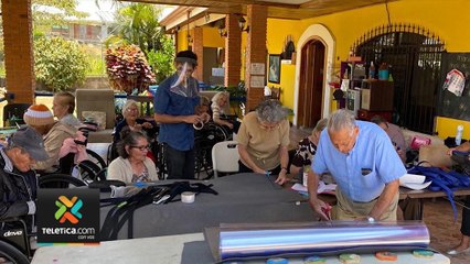 tn7-Adultos mayores confeccionan caretas de protección contra COVID-19-160420