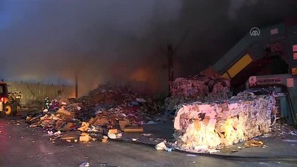 Zeytinburnu'nda geri dönüşüm merkezinde yangın