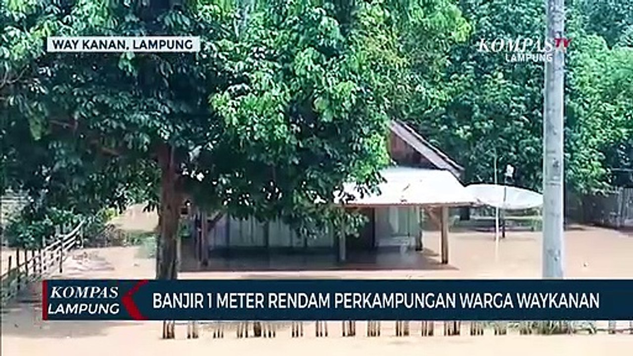 Banjir 1 Meter Rendam Perkampungan Warga di Kabupaten Way Kanan