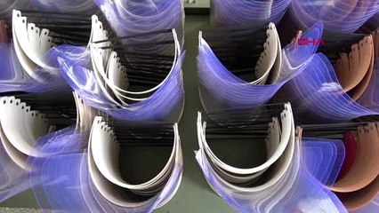 ADANA Gönüllü öğretmenler sağlık çalışanları için siperlik üretiyor