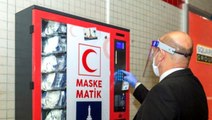 İzmir Büyükşehir Belediyesi, metroda ücretsiz maske dağıtmaya başladı