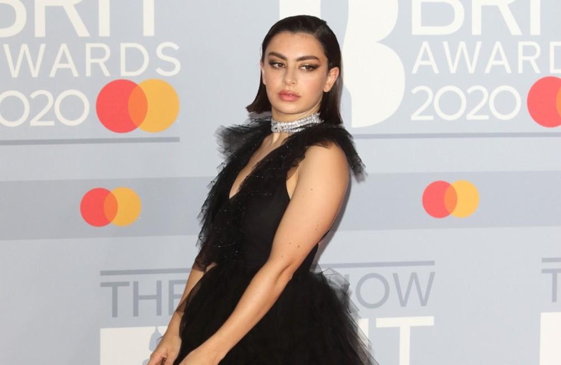 Charli XCX: Bessere Beziehung dank Quarantäne