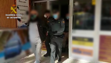 Detenido el dueño de un locutorio por coaccionar a otros comercios
