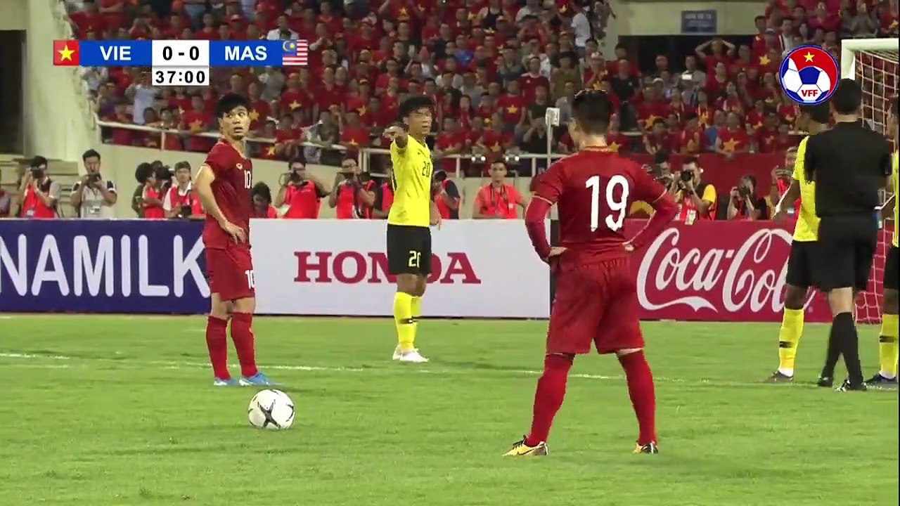 ĐT Việt Nam - ĐT Malaysia | Siêu phẩm của Quang Hải khuất phục Những chú hổ Mã Lai | VFF Channel