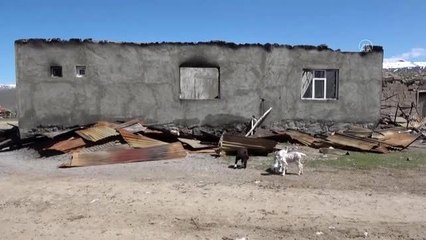 Evleri yanan kardeşlere derslerini izleyebilmeleri için televizyon hediye edildi