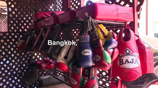 Coronavirus: les champions de boxe thaï au tapis en Thaïlande