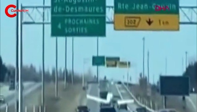 Şaşkına çeviren anlar! Uçak otoyola böyle iniş yaptı