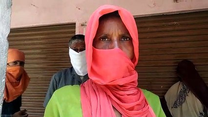 आगरा: घटतौली करने पर राशन की दुकान पर ग्रामीणों हंगामा काटा