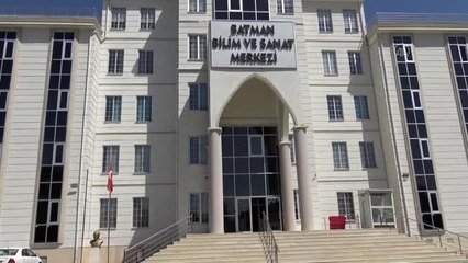 Öğretmenler yüz koruyucu siper maske üretti