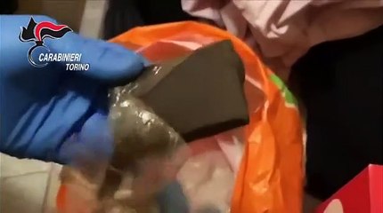 Torino - Pistole, bombe e droga in casa: arrestato operaio (17.04.20)