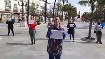 Mujeres maltratadas protestan frente al ayuntamiento de Cádiz