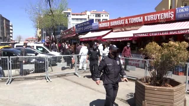 Başkent polisinden Kovid-19 mesaisi