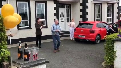 Fêté par ses voisins après 13 jours à l'hôpital !