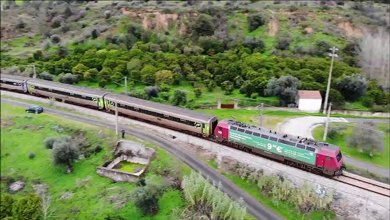 COMBOIO DE PASSAGEIROS INTERCIDADES LISBOA COVILHÃ  IMAGENS DRONE ORTIGA MAÇÃO