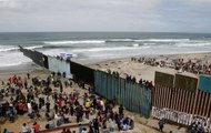 Khabar Cut2Cut: US closes border with Mexico as thousands of migrants’ approach cross-border fencing