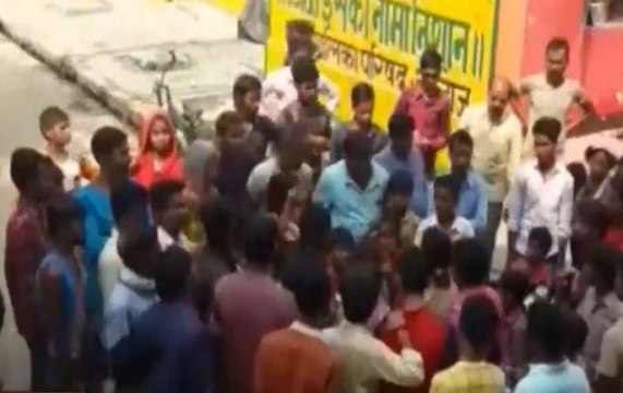 UP: Man Masquerades As Eunuch, Gets Chased, Beaten Up By Real Ones