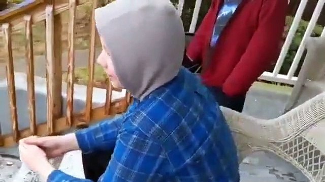 La police de Boston a fait monter d’un cran l’anniversaire de ce garçon, en lui chantant « joyeux anniversaire » avec leur mégaphone.