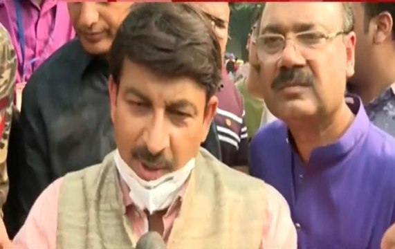 Delhi Polls: BJP's Manoj Tiwari Distributes Pollution Masks