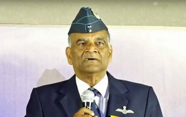 IAF pilot Abhinandan’s parents receive standing ovation on flight