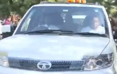 Congress leader Kamal Nath visits outgoing CM Shivraj Singh Chouhan
