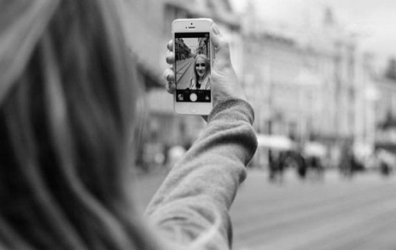 Ye Toh Hudd Ho Gayi: Taking selfie is un-Islamic, says Darul Uloom Deoband