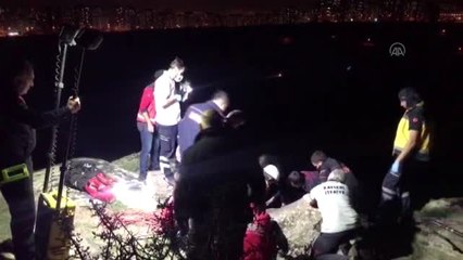 Kayalıklara sıkışan kişi kurtarıldı