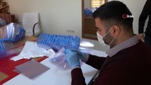 Yeşilyurt Belediyesi, hastaneler için siperli maske üretiyor