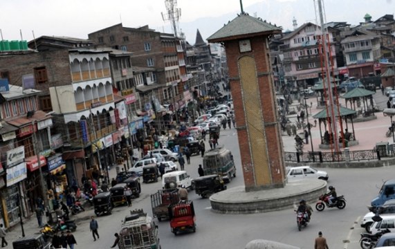 Akali Dal activist tries to hoist tricolour at Srinagar’s Lal Chowk
