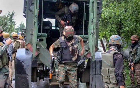 Jammu and Kashmir: Terrorist, Army jawan killed in Pulwama encounter