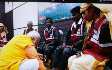 PM Modi honours five 'Safai Karmacharis', by washing their feet