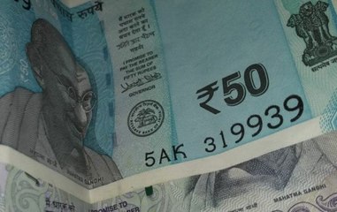 It was raining money at wedding function in Gujarat