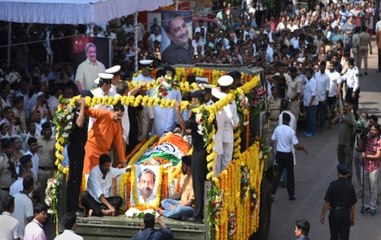 Thousands throng at BJP office to pay last respect to Manohar Parrikar