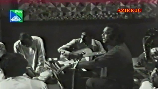 Husn Ko Chand Jawani Ko Kanwal Kehte Hain { The Great Salim Raza Live } Ptv Classics *