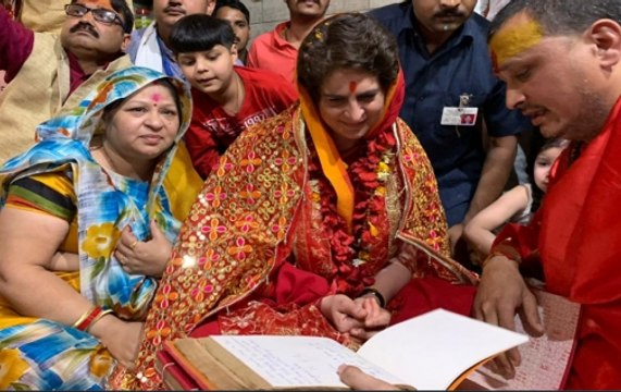 Priyanka Gandhi offers prayers at Vindhyavasini Devi temple