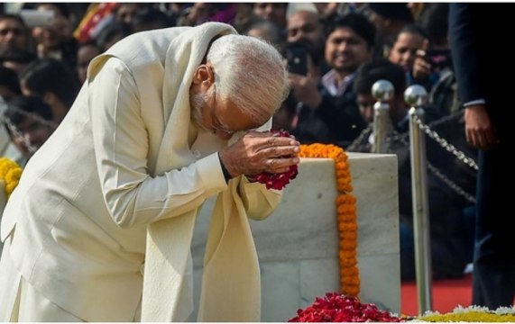 Watch | PM Modi pays tribute to Mahatma Gandhi at Rajghat