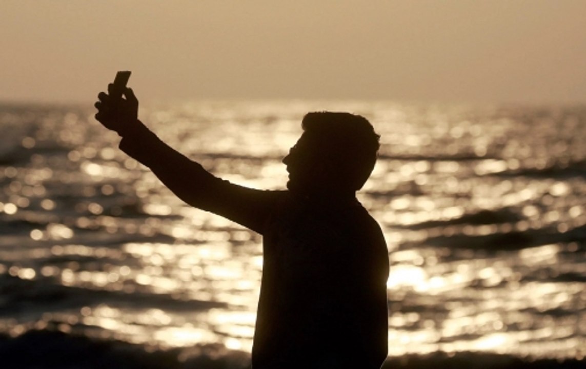 Watch: Man dies while trying to take selfie, video released by police