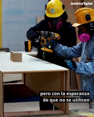 El oficio de hacer ataúdes por COVID-19 en Ecuador, esperando que no se usen