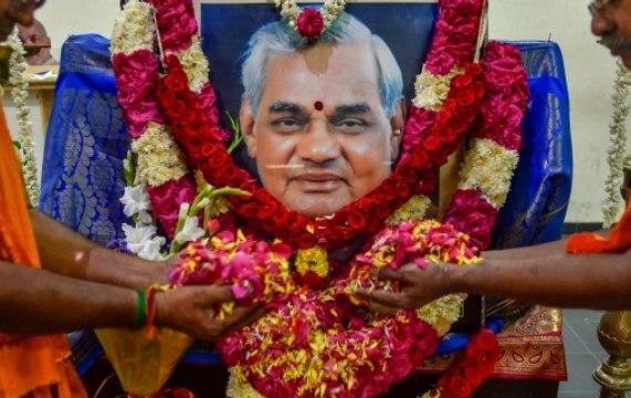 Watch | BJP MPs pay floral tributes to Atal Bihari Vajpayee