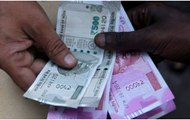 Lok Sabha Polls: Ratlam Congress president caught distributing money