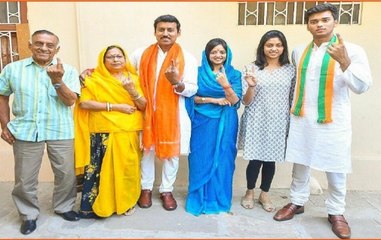 Polls 2019: Union Minister Rajyavardhan Singh Rathore ‏casts his vote
