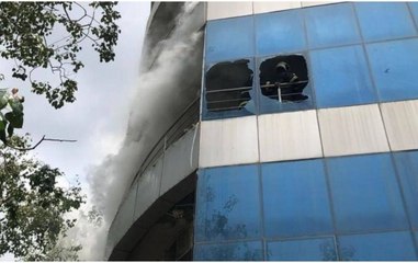 Fire breaks out in a building in Mumbai's Andheri