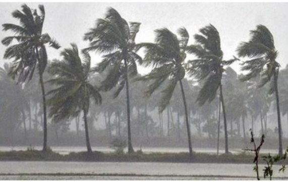 Cyclone Fani hits Odisha, a million people evacuated
