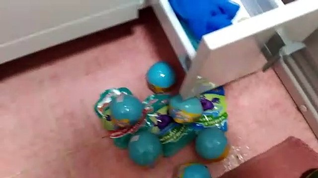 Sophia Carinha de Anjo Mostrando a Lol Surprise - Corante Divertido na Hora do Banho