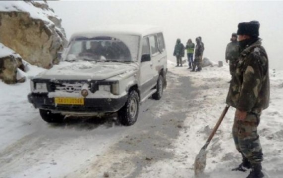 Breaking: Over 250 tourists stranded in Sikkim`s Zima rescued