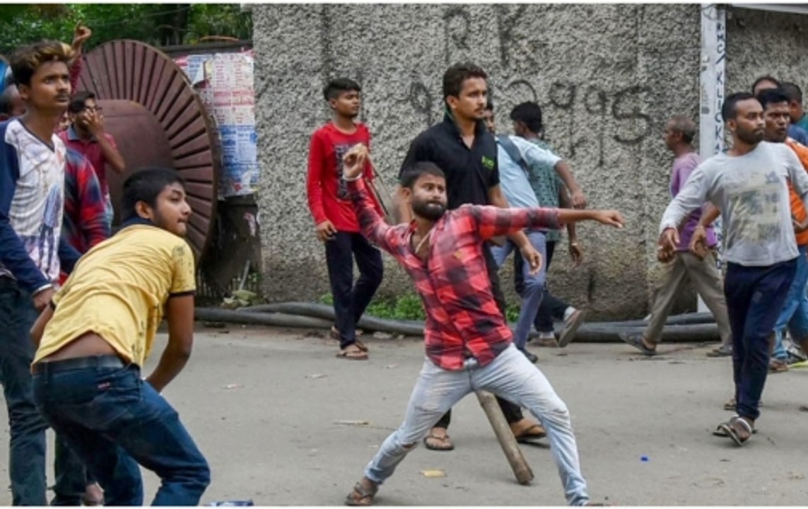 Viral Video: Workers beaten in UP for eating meat in temple premise